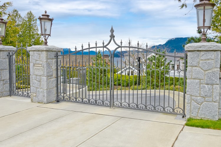 Gate